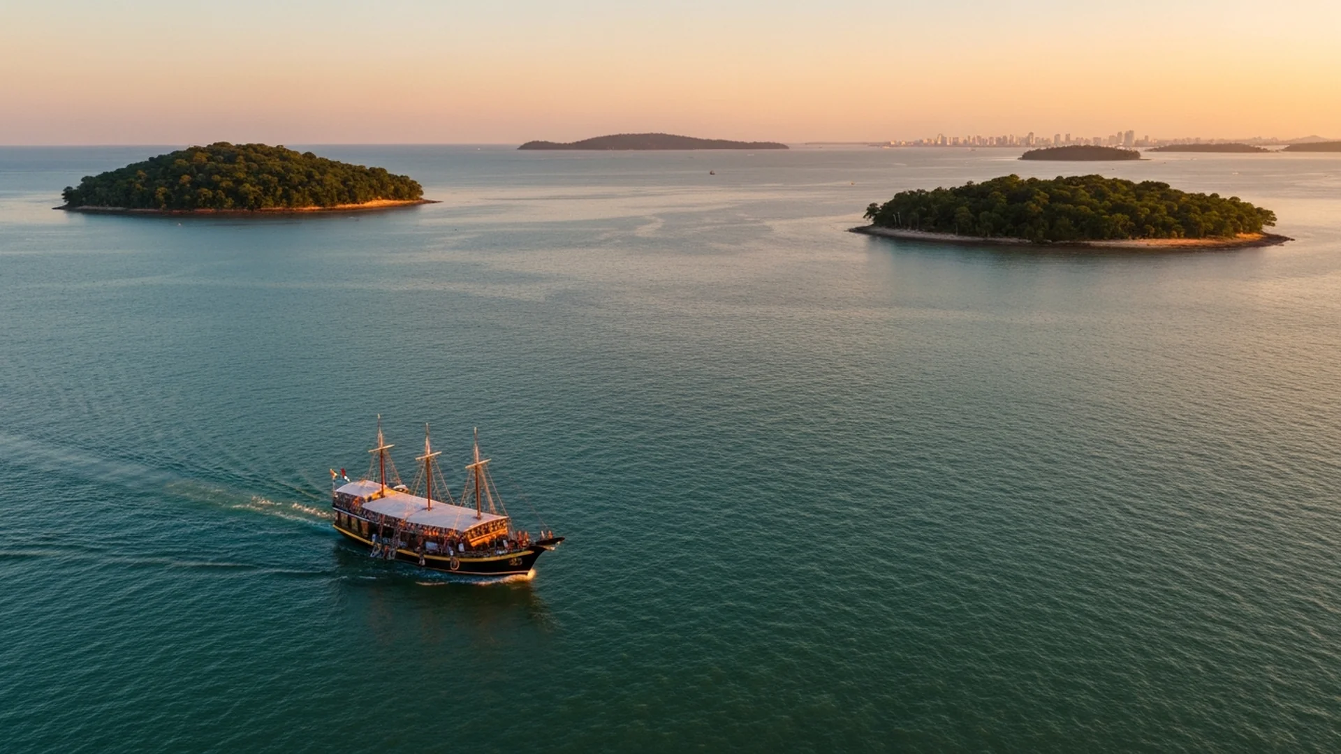 Frades & Itaparica Schooner — Via Avantgarde Suites, Salvador, Bahia