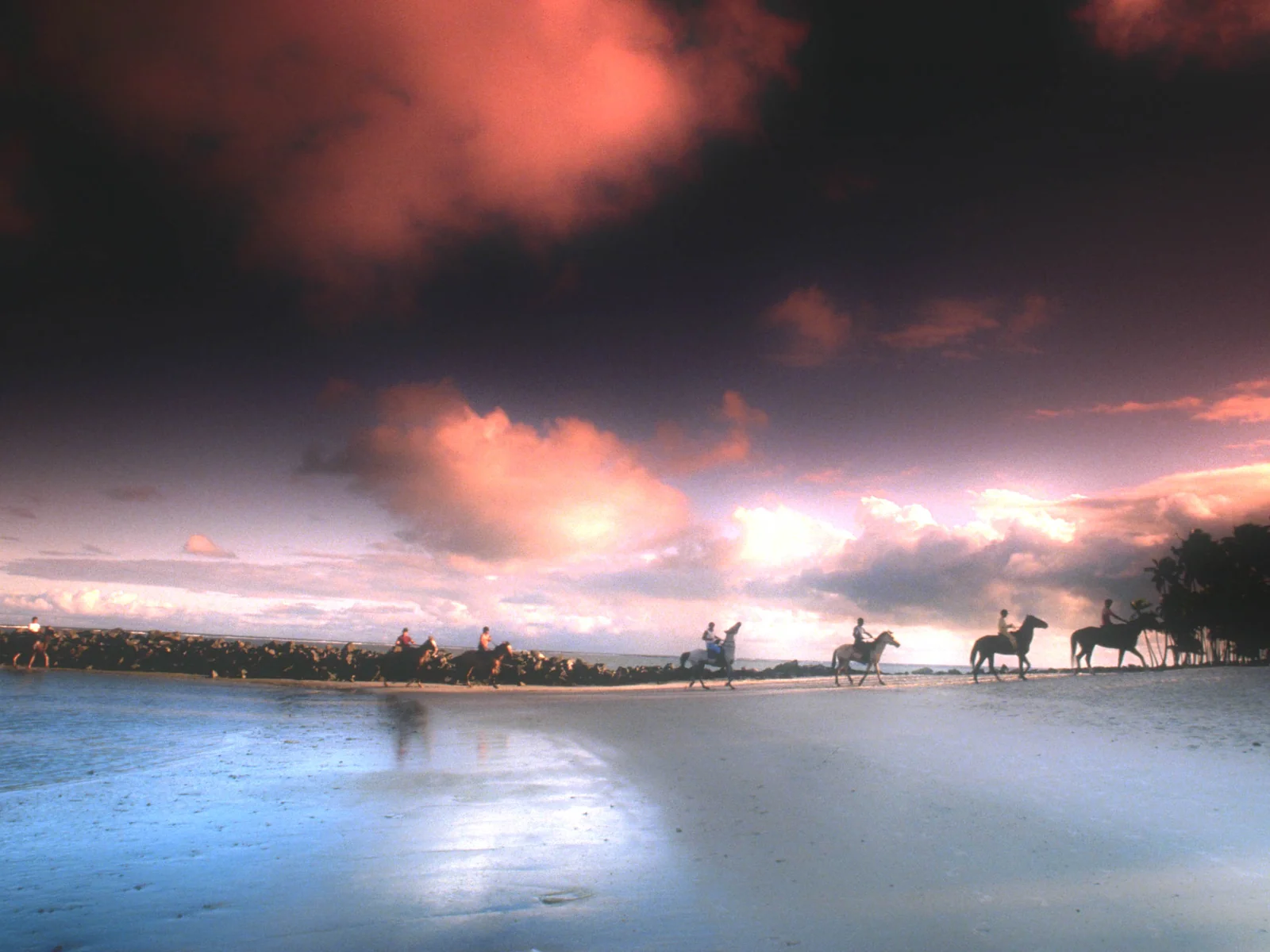 Frades & Itaparica Schooner — Salvador, Bahia · foto por Sérgio Valle Duarte  .mw-parser-output .messagebox{margin:4px 0;width:auto;border-collapse:collapse;border:2px solid var(--border-color-progressive,#6485d1);background-color:var(--background-color-neutral-subtle,#fbfcff);color:var(--color-base,#202122);box-sizing:border-box;border-inline-start-width:8px}.mw-parser-output .messagebox.mbox-small{font-size:88%;line-height:1.25em}.mw-parser-output .mbox-warning,.mw-parser-output .mbox-speedy{border:2px solid var(--border-color-error,#b22222);background:var(--background-color-error-subtle,#ffdbdb);border-inline-start-width:8px}.mw-parser-output .mbox-serious,.mw-parser-output .mbox-delete,.mw-parser-output .mbox-stop{border:2px solid var(--border-color-error,#b22222);border-inline-start-width:8px}.mw-parser-output .mbox-issue,.mw-parser-output .mbox-content{border:2px solid #f28500;background:var(--background-color-warning-subtle,#ffe);border-inline-start-width:8px}.mw-parser-output .mbox-query,.mw-parser-output .mbox-style{border:2px solid #f4c430;background:var(--background-color-warning-subtle,#ffe);border-inline-start-width:8px}.mw-parser-output .mbox-shit{border:2px solid #960;border-inline-start-width:8px}.mw-parser-output .mbox-license{border:2px solid #88a;border-inline-start-width:initial}.mw-parser-output .mbox-legal{border:2px solid var(--border-color-notice,#666);background:var(--background-color-base,#fff);border-inline-start-width:8px}.mw-parser-output .mbox-honor{border:2px solid #ca3;background:var(--background-color-warning-subtle,#fcf4db);border-inline-start-width:8px}.mw-parser-output .mbox-growth{border:2px solid #8d4;background:var(--background-color-success-subtle,#d5fdf4);border-inline-start-width:8px}.mw-parser-output .mbox-move{border:2px solid #93c;border-inline-start-width:8px}.mw-parser-output .mbox-protection,.mw-parser-output .mbox-message{border:2px solid var(--border-color-base,#aaa);border-inline-start-width:8px}.mw-parser-output .messagebox .mbox-text{border:none;padding:0.25em 0.9em;width:100%}.mw-parser-output .messagebox .mbox-image{border:none;padding:2px 0 2px 0.9em;text-align:center}.mw-parser-output .messagebox .mbox-imageright{border:none;padding:2px 0.9em 2px 0;text-align:center}.mw-parser-output .messagebox .mbox-empty-cell{border:none;padding:0;width:1px}.mw-parser-output .messagebox .mbox-invalid-type{text-align:center}@media(min-width:720px){.mw-parser-output .messagebox{margin:4px 10%}.mw-parser-output .messagebox.mbox-small{clear:right;float:right;margin:4px 0 4px 1em;width:238px}}body.skin--responsive .mw-parser-output table.messagebox img{max-width:none!important}Wikidata has entry Sergio Valle Duarte (Q16269994) with data related to this item.