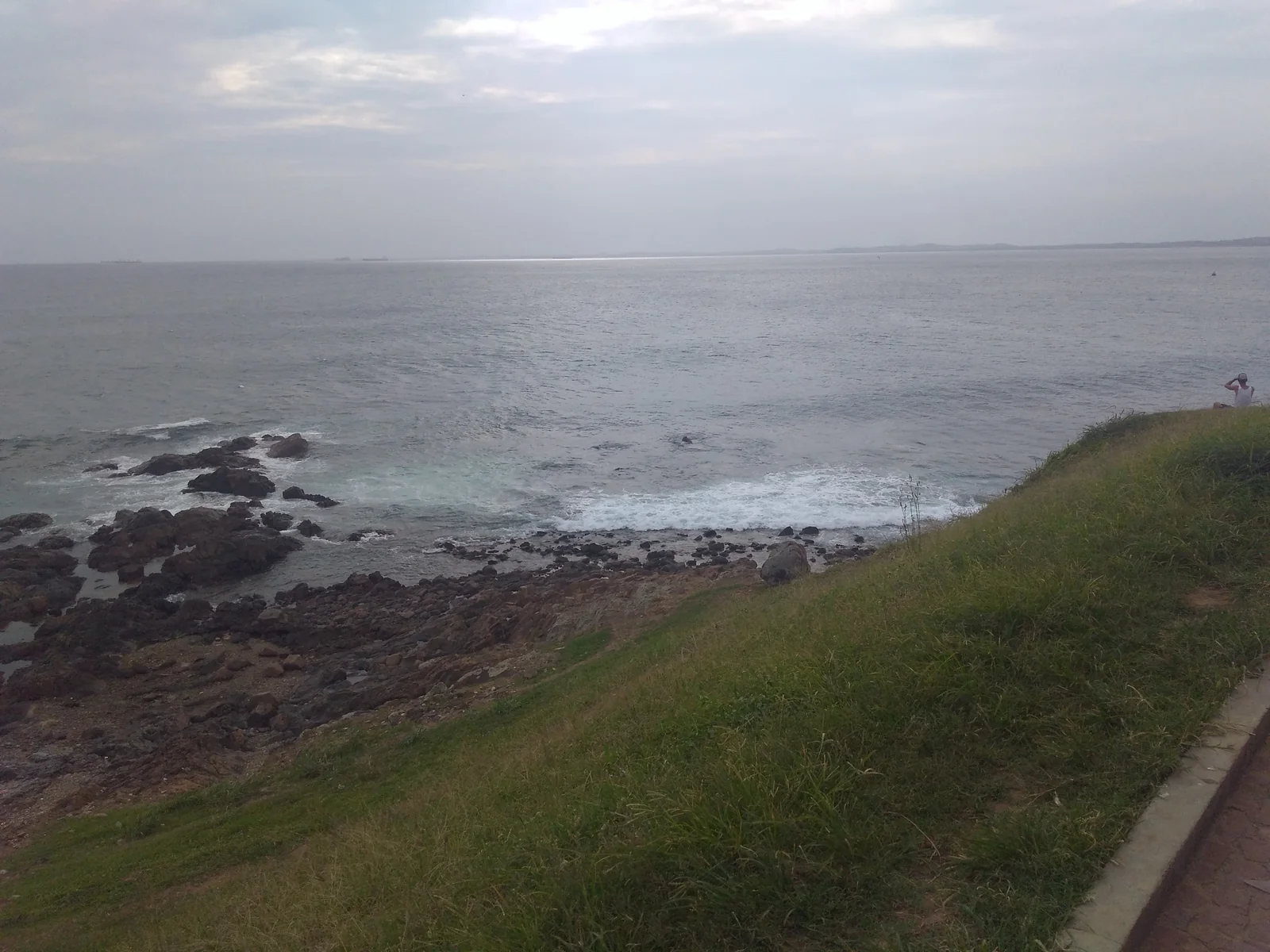 Vista da praia pelo Morro do Cristo 01.jpg