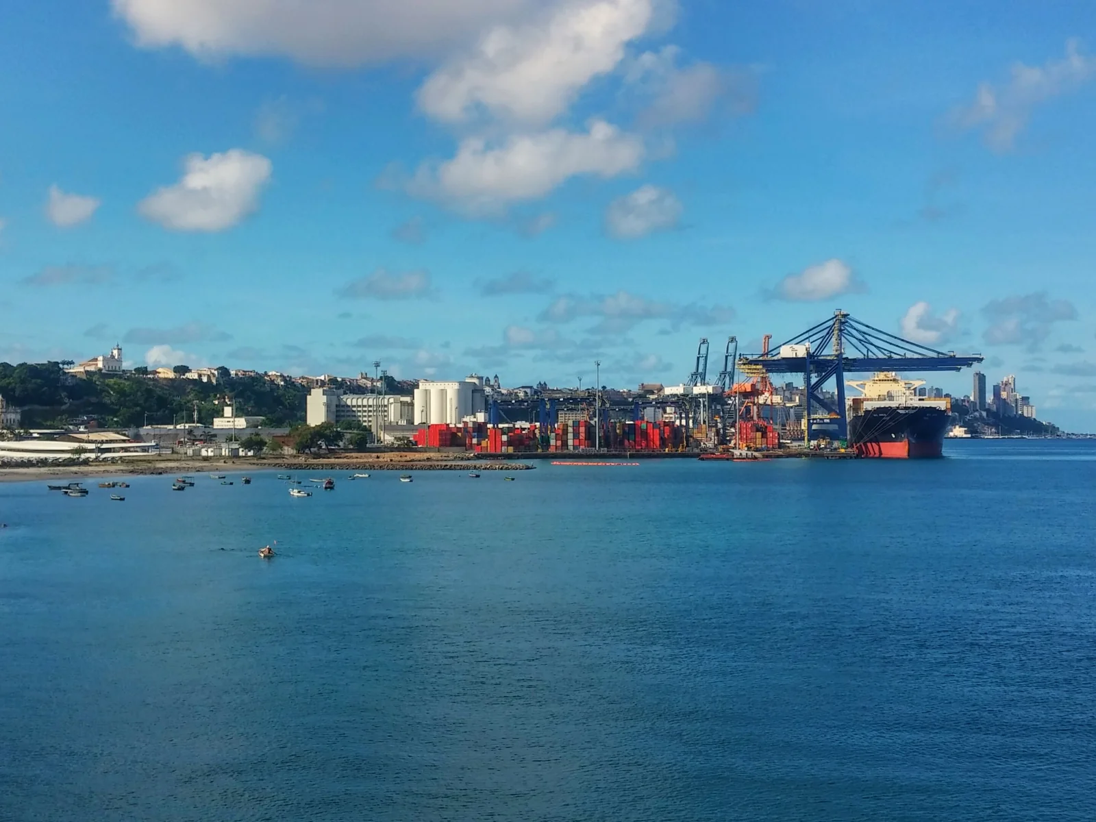 Terminal de Cargas do Porto de Salvador-BA (26130967886).jpg