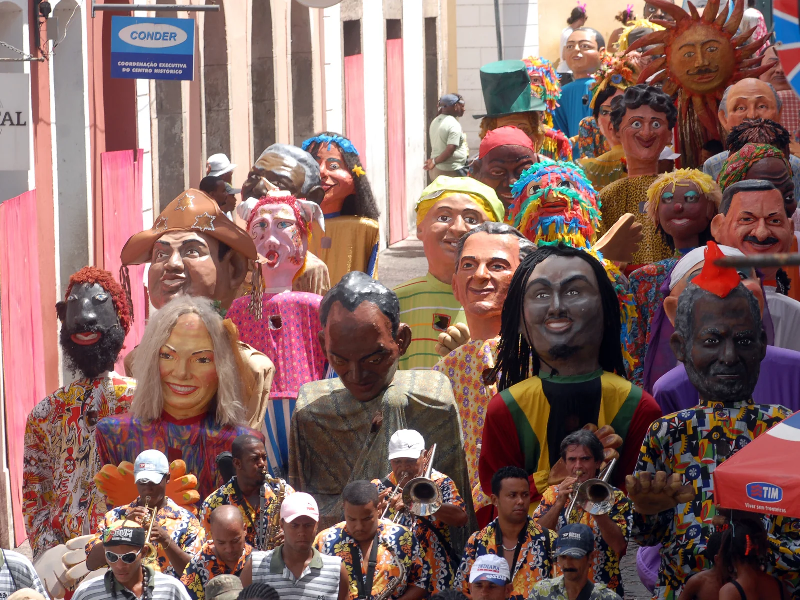 Bloco dos Bonecões no Pelourinho
