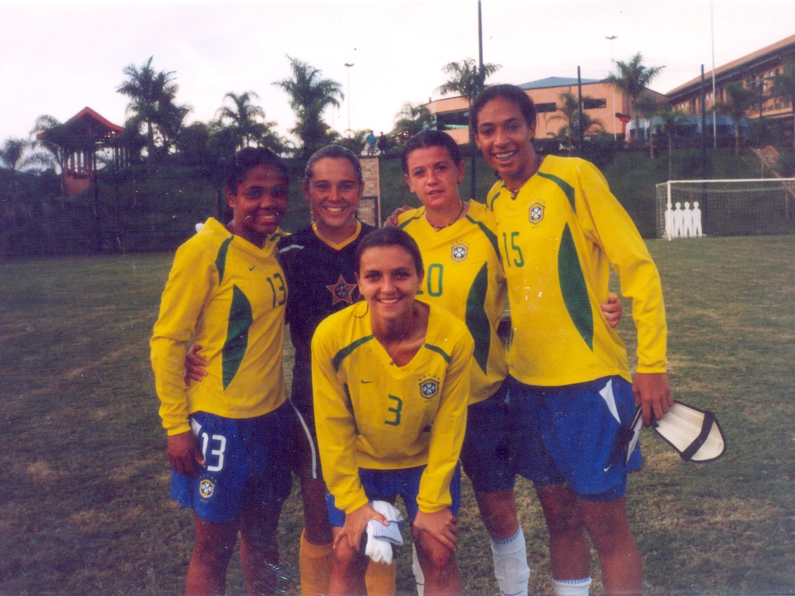 Jogadoras da Seleção Brasileira de Futebol Feminino posam para foto, Acervo do Museu do Futebol