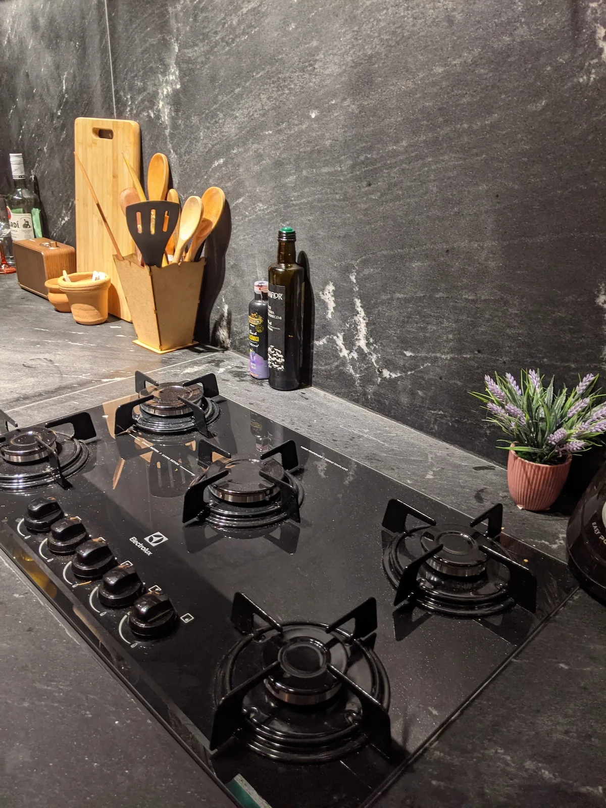 Cooktop 5 bocas — Penthouse Jacuzzi ao Lado do Elevador, Salvador, Bahia