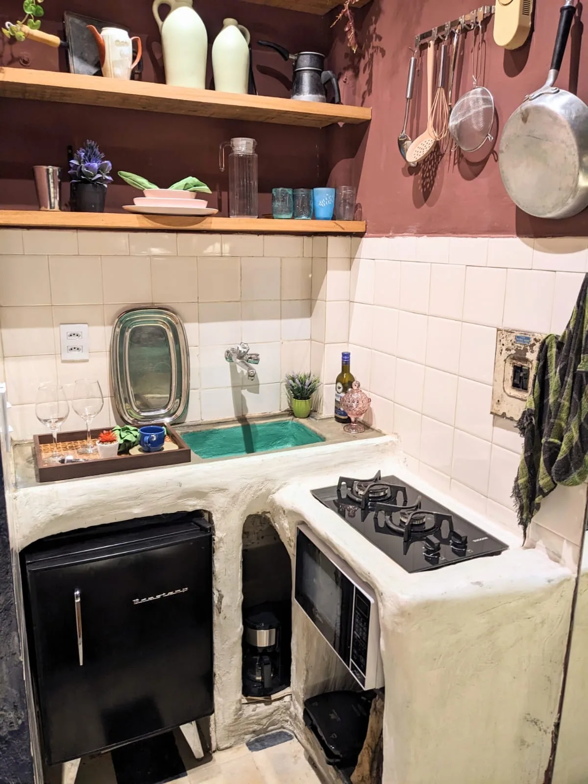 Cozinha completa — Suite Colonial — Perto do Elevador e Hotel Fasano, Salvador, Bahia