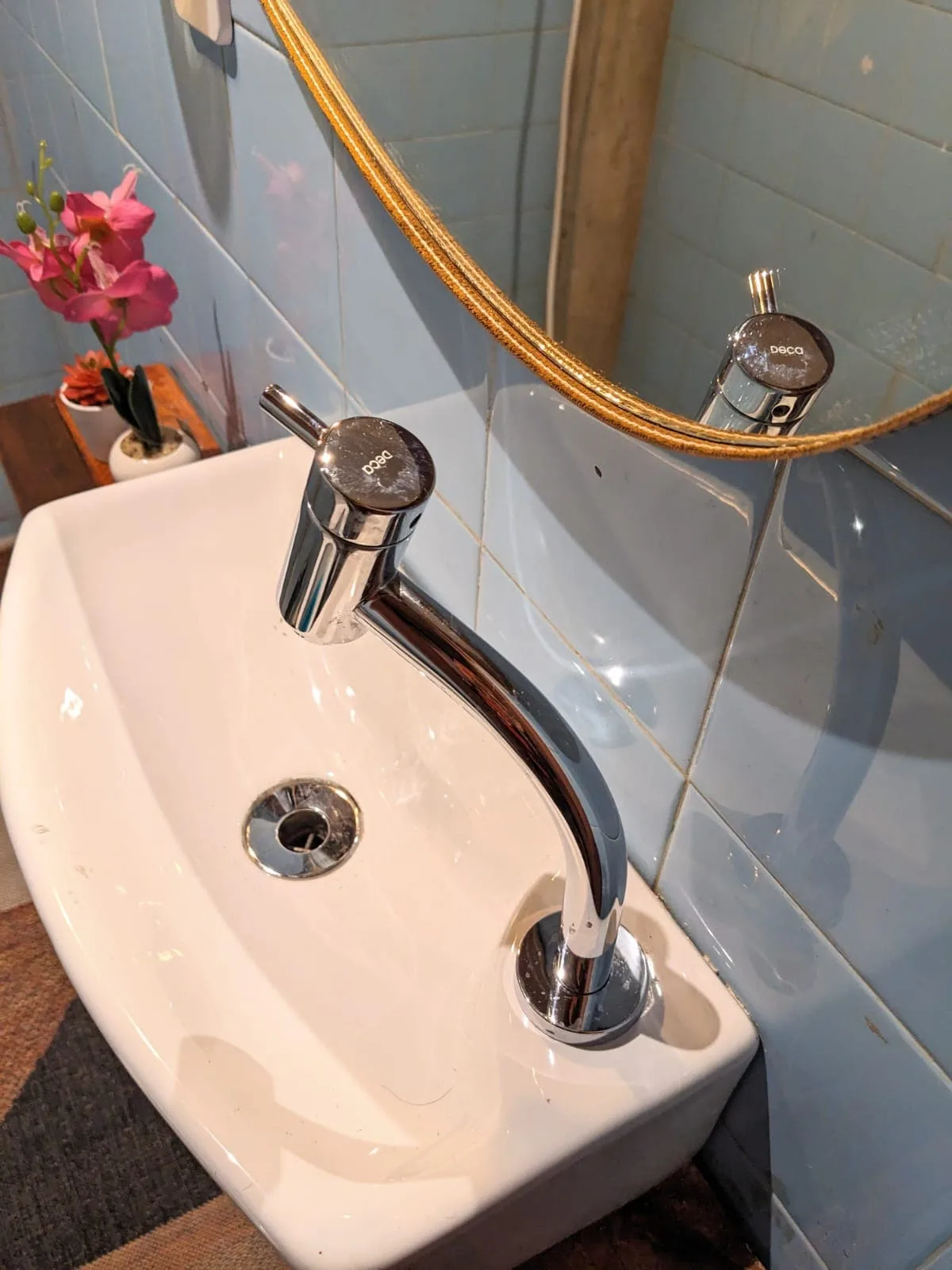 Banheiro completo — Suite Colonial — Perto do Elevador e Hotel Fasano, Salvador, Bahia